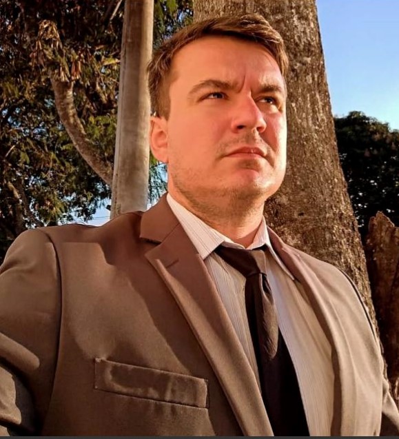 Dr. Douglas Fernandes dos Santos